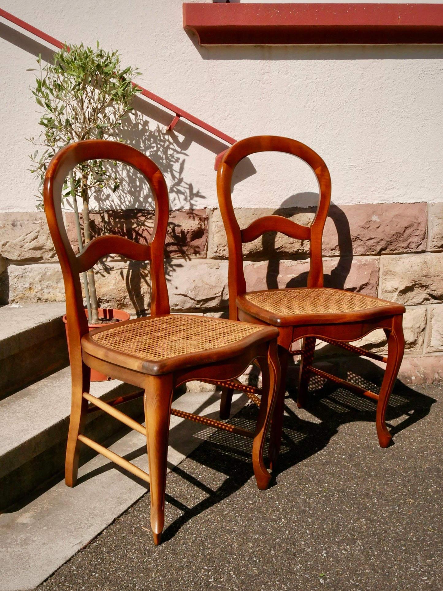 Lot de 2 chaises en bois massif et assise en rotin - Excellent état
