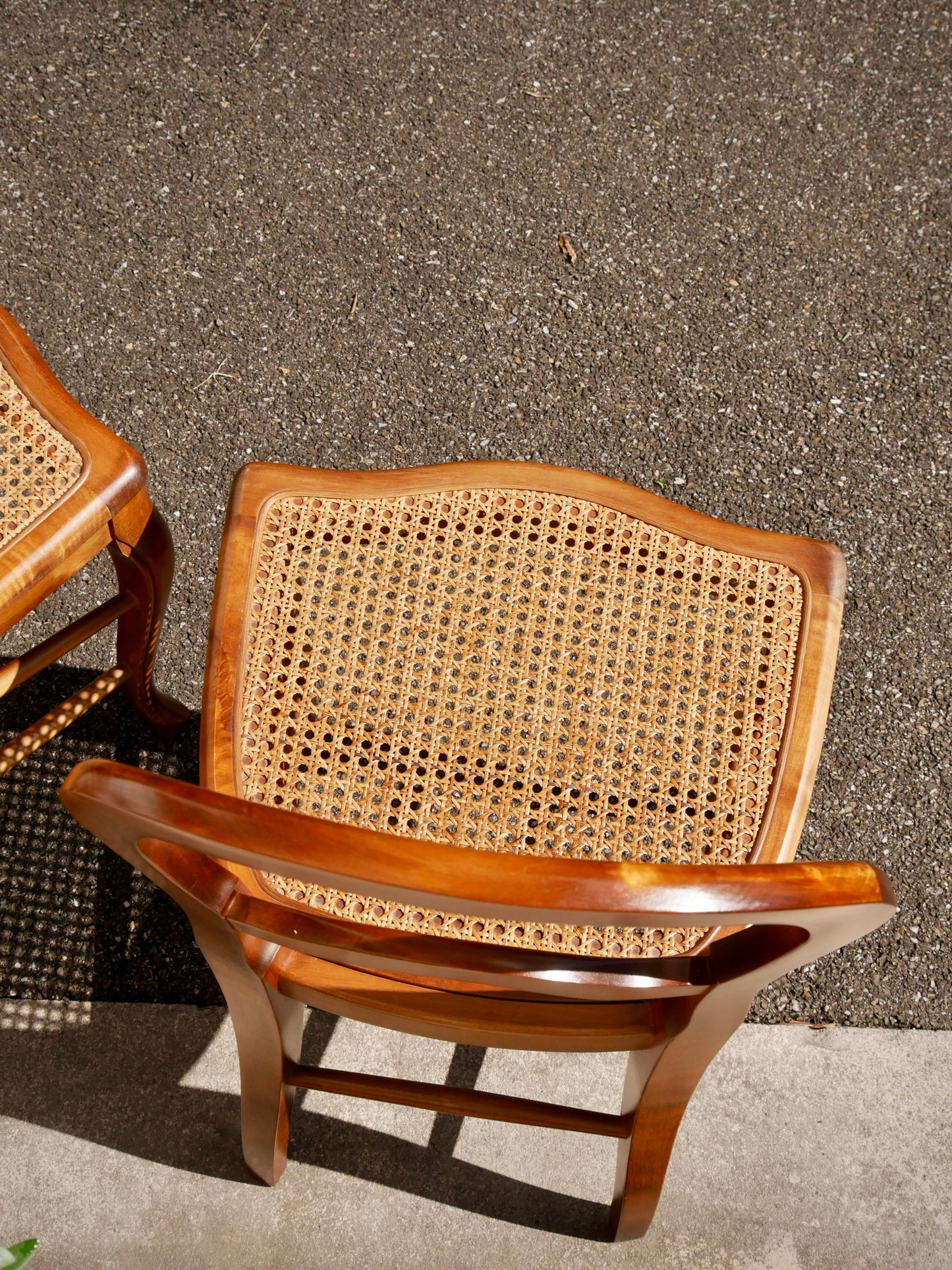Lot de 2 chaises en bois massif et assise en rotin - Excellent état