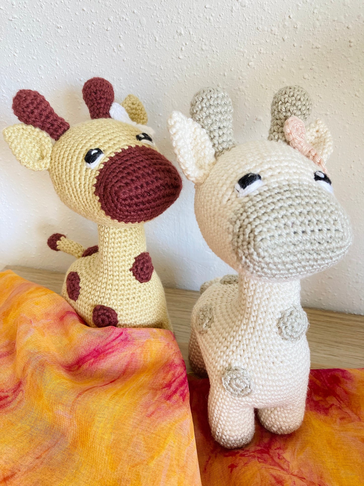 Girafe amigurumi beige/lin ou ocre/bordeaux