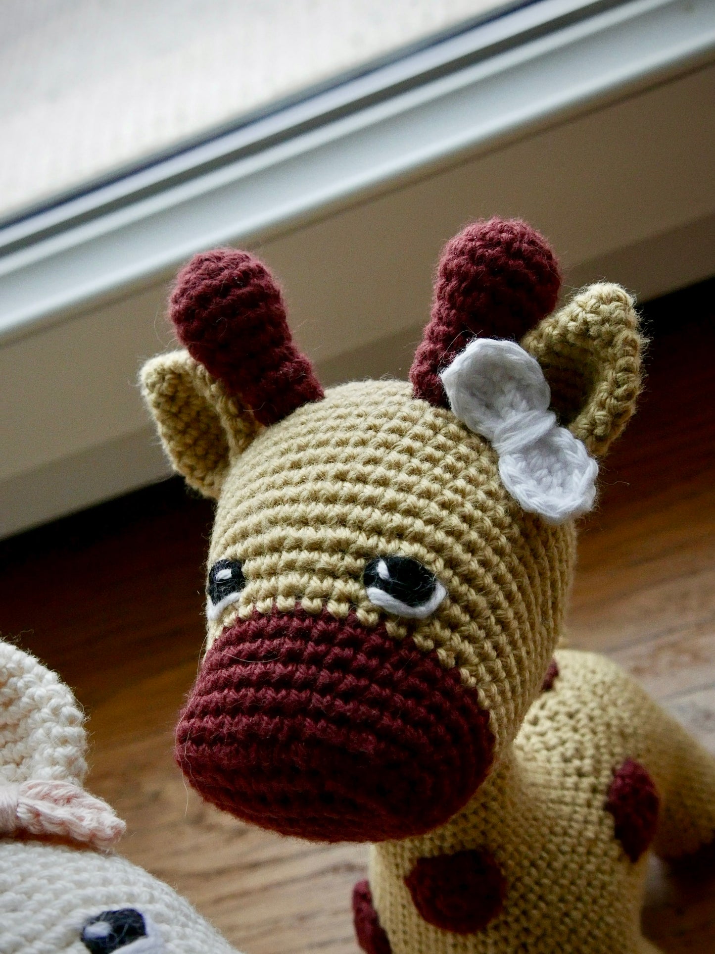 Girafe amigurumi beige/lin ou ocre/bordeaux