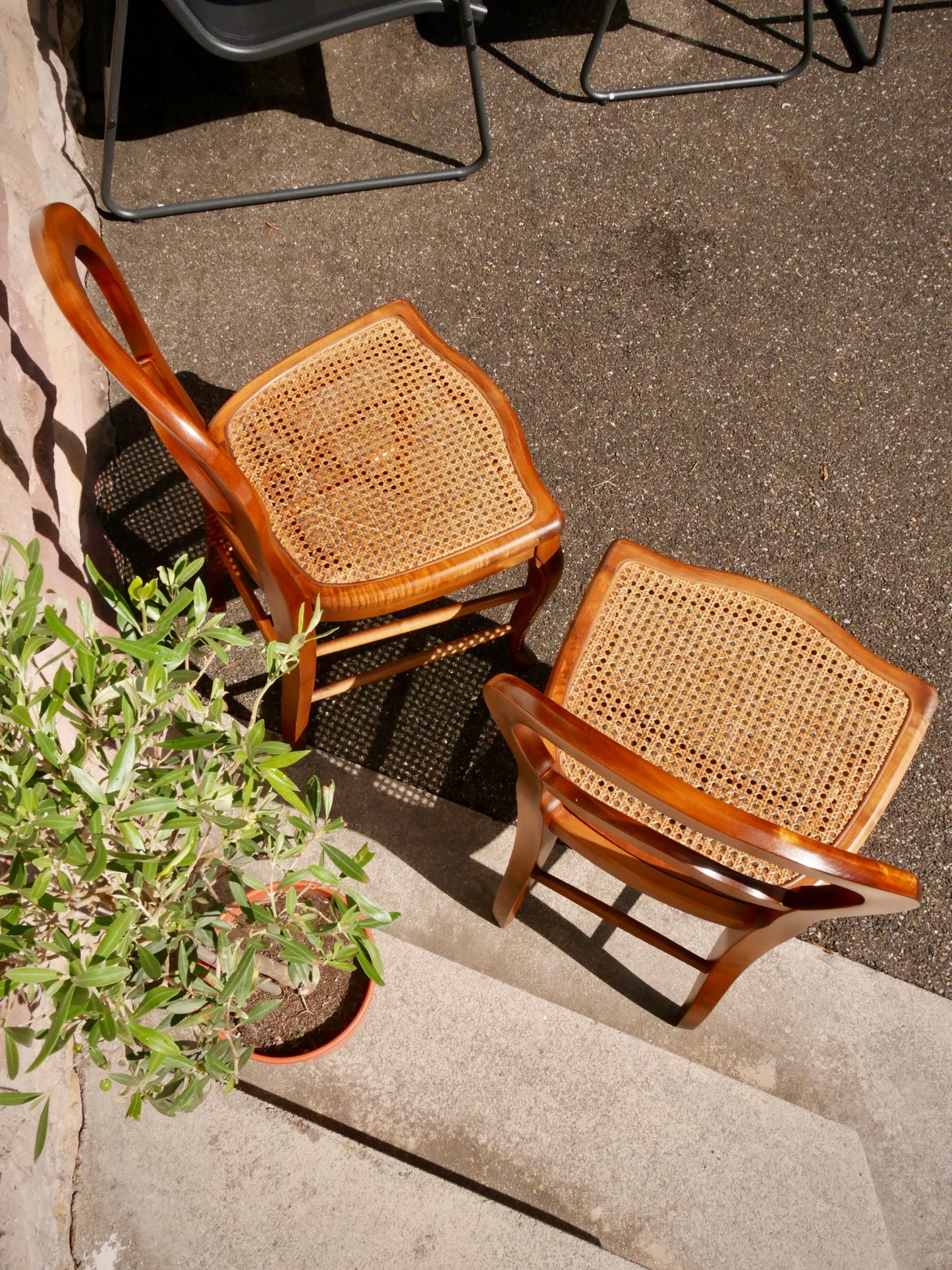 Lot de 2 chaises en bois massif et assise en rotin - Excellent état