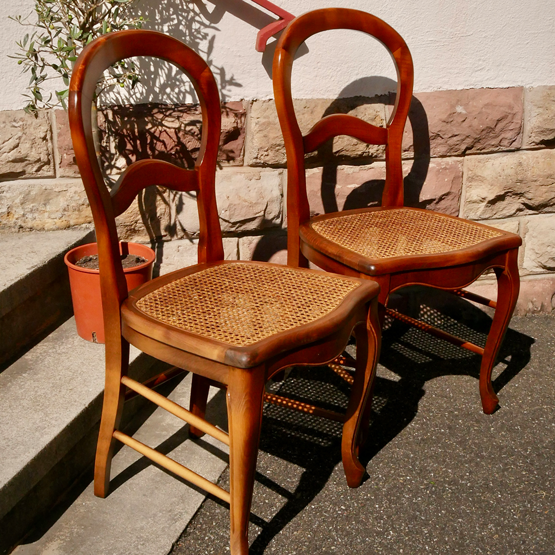 Lot de 2 chaises en bois massif et assise en rotin - Excellent état
